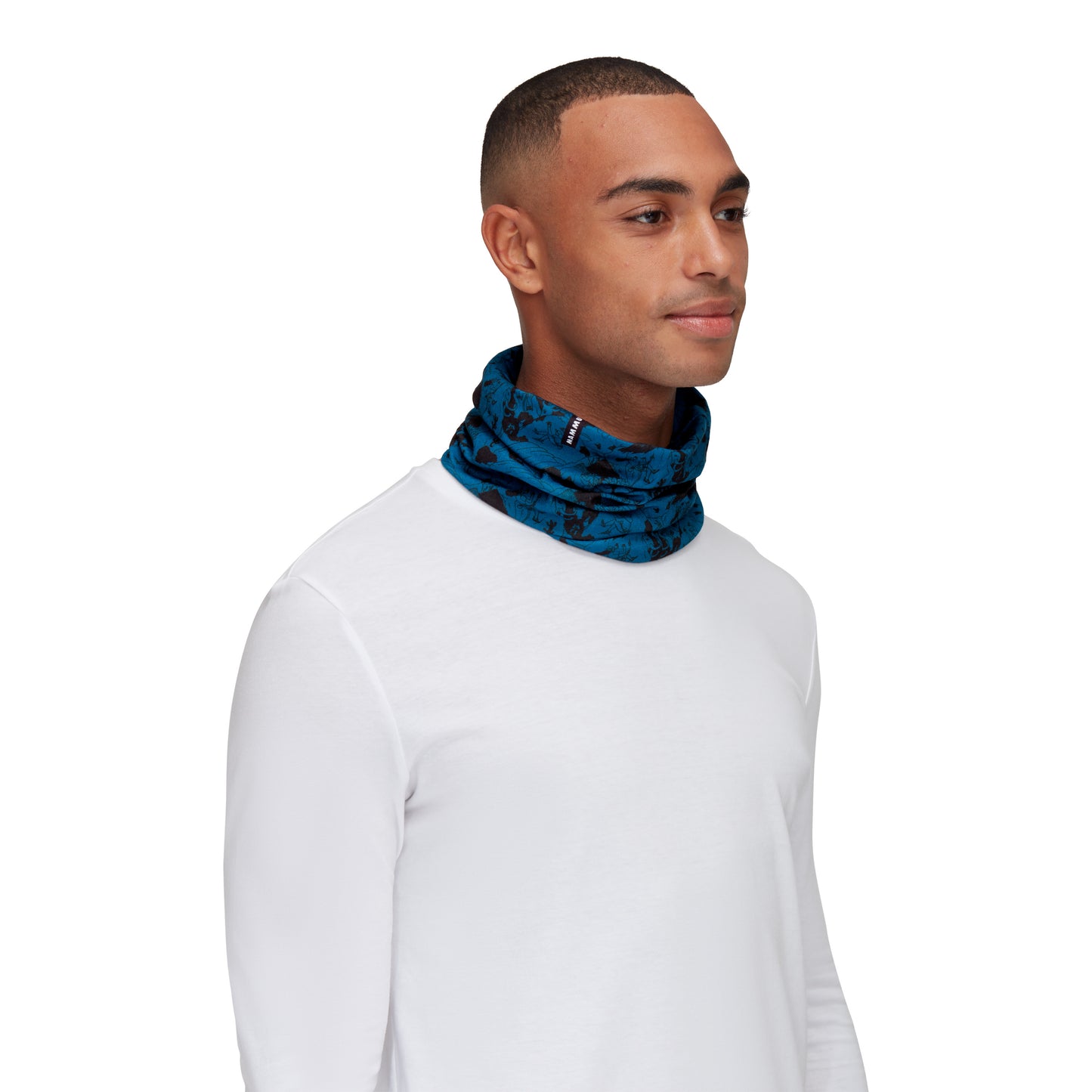 tunelsalle mammut neck gaiter climbing scene
