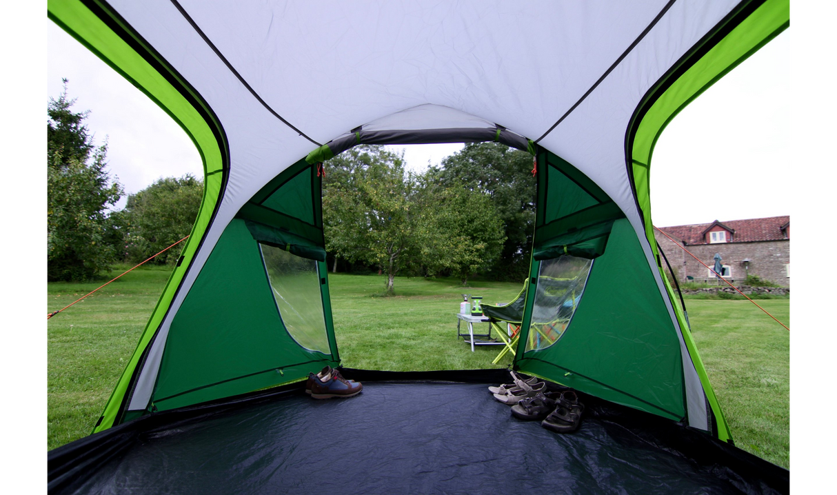 Trīsvietīga telts Coleman Chimney Rock 3 Plus Blackout