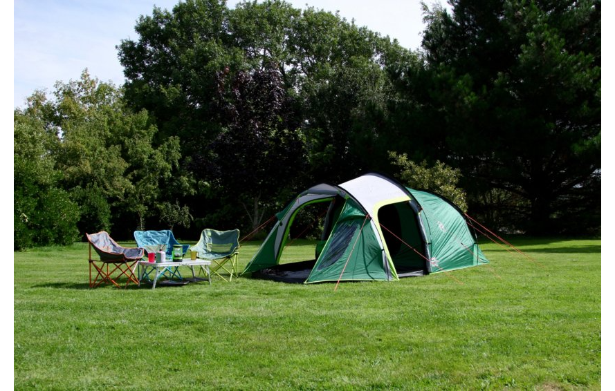 Trīsvietīga telts Coleman Chimney Rock 3 Plus Blackout