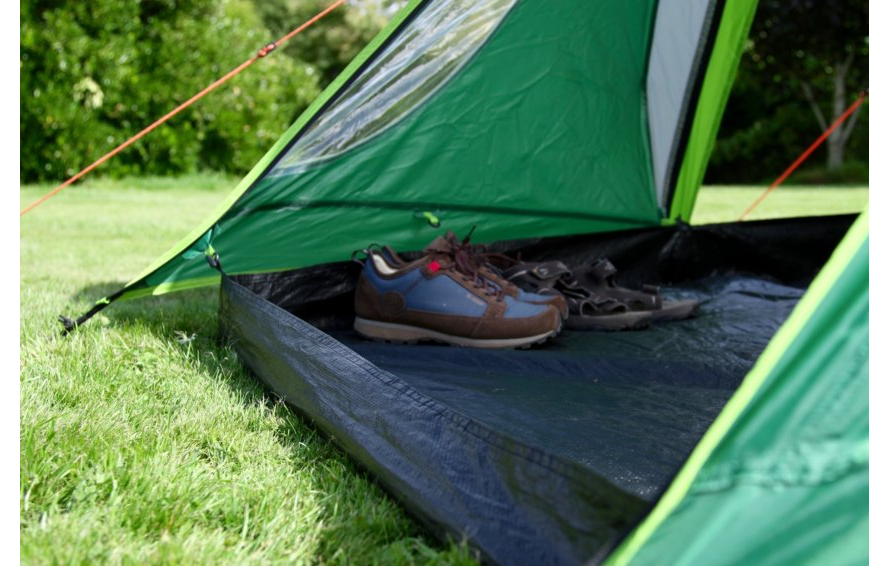 Trīsvietīga telts Coleman Chimney Rock 3 Plus Blackout